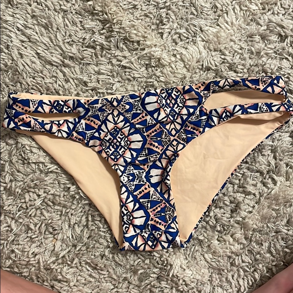 L space reversible bottoms extra small